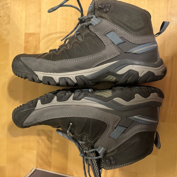 KEEN Women’s Hiking Boots 10.5 - Picture 8 of 14